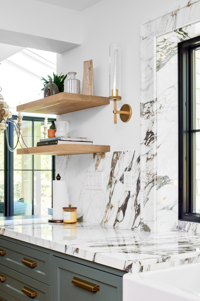 Transitional kitchen photo in Toronto
