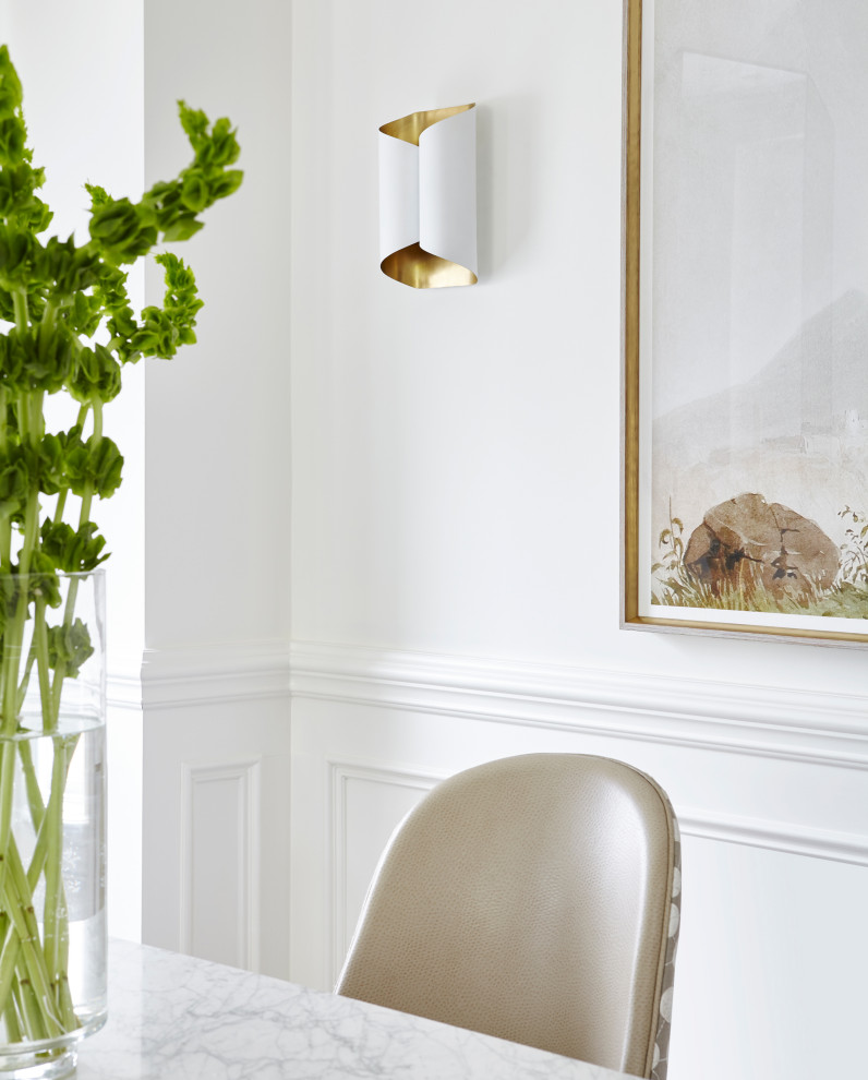 Inspiration for a transitional home design remodel in Toronto