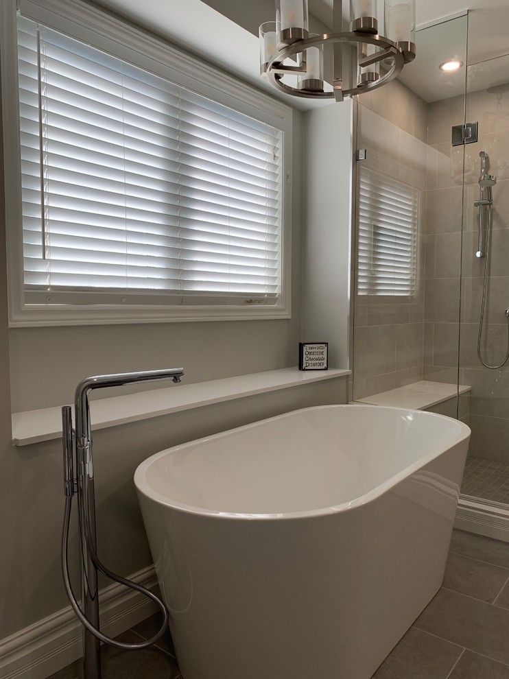 Inspiration for a transitional bathroom remodel in Toronto