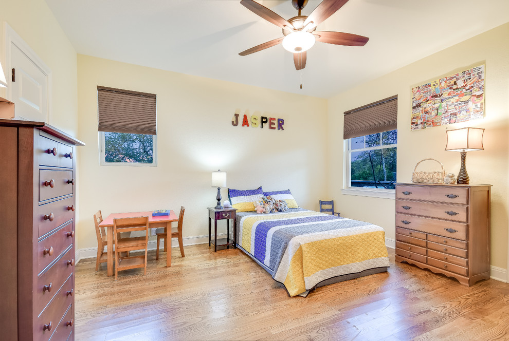 This is an example of a traditional kids' room in Austin.