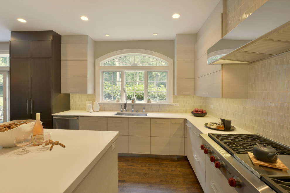 Photo of a large contemporary u-shaped eat-in kitchen in New York with an undermount sink, flat-panel cabinets, brown cabinets, beige splashback, ceramic splashback, stainless steel appliances, medium hardwood floors and with island.