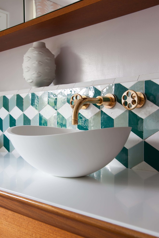 This is an example of a midcentury bathroom in London.