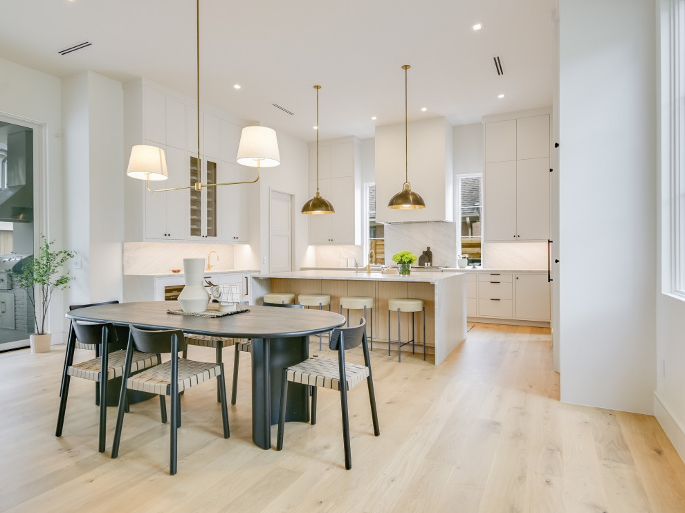 Dining room - transitional dining room idea in Austin