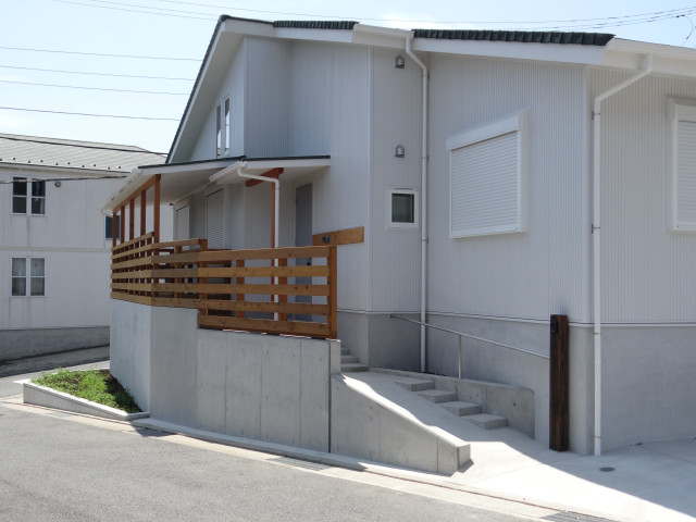 麓の平屋 giapponese-moderno-facciata