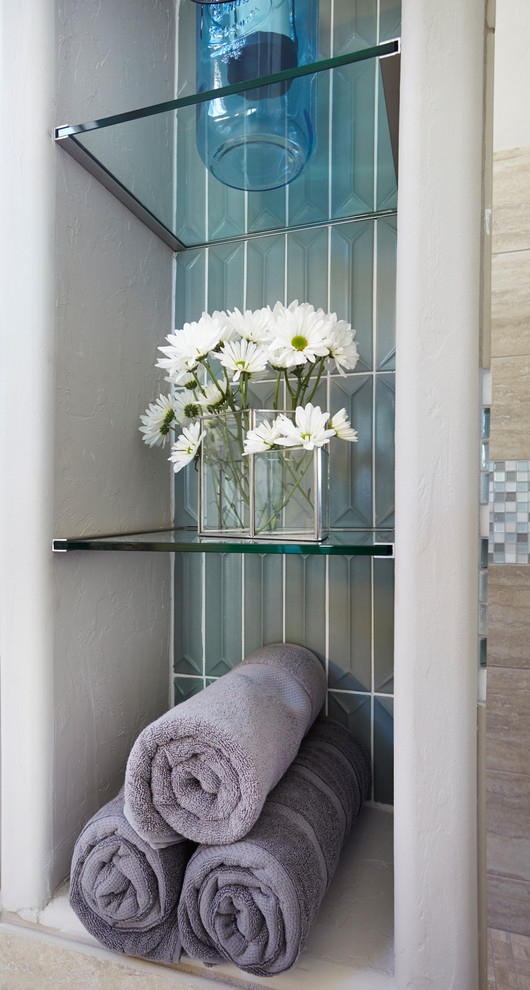 Home design - transitional home design idea in Phoenix