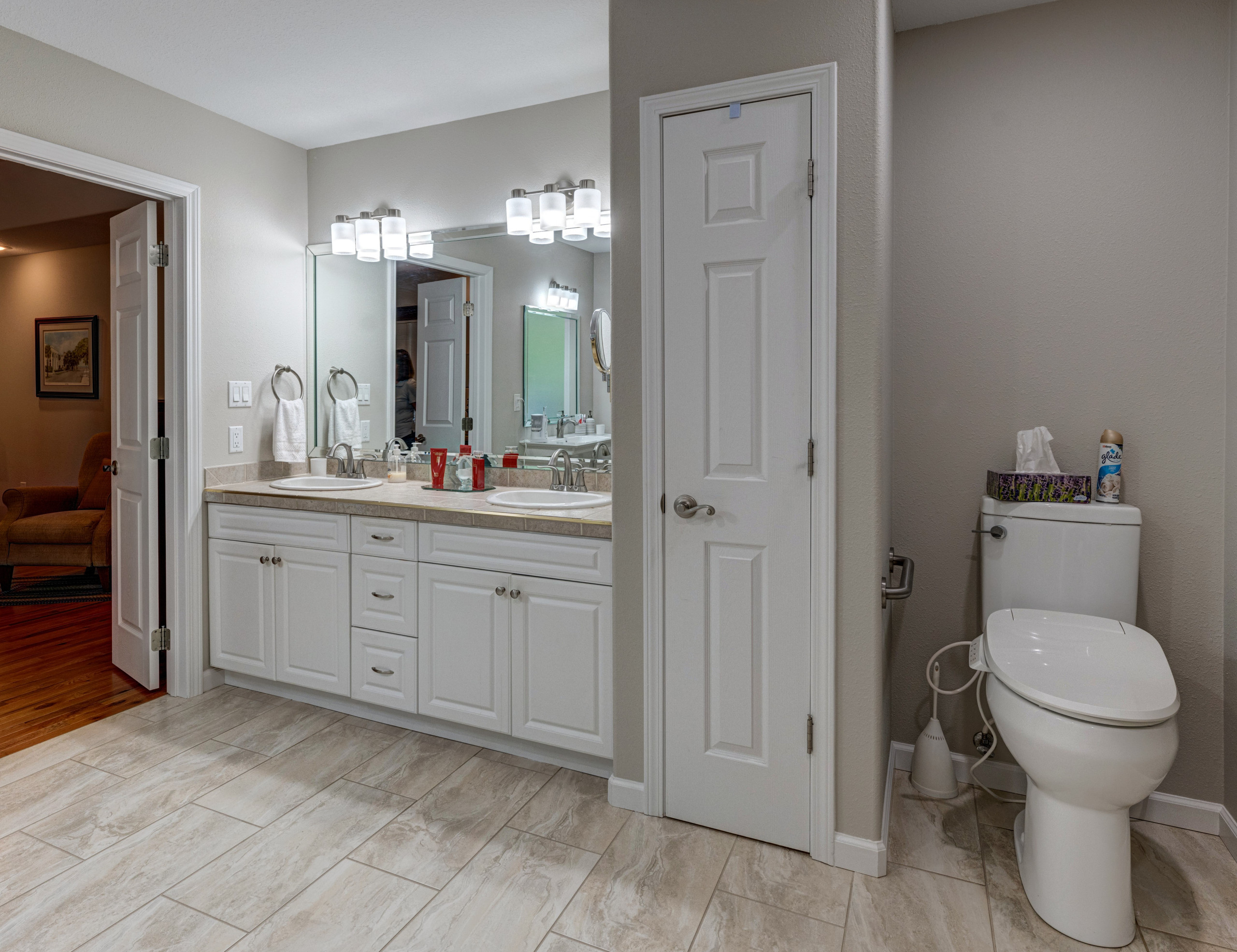 355 Lakeview Drive - Bathroom