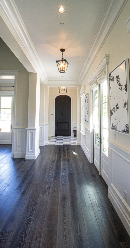 Transitional home design photo in Phoenix