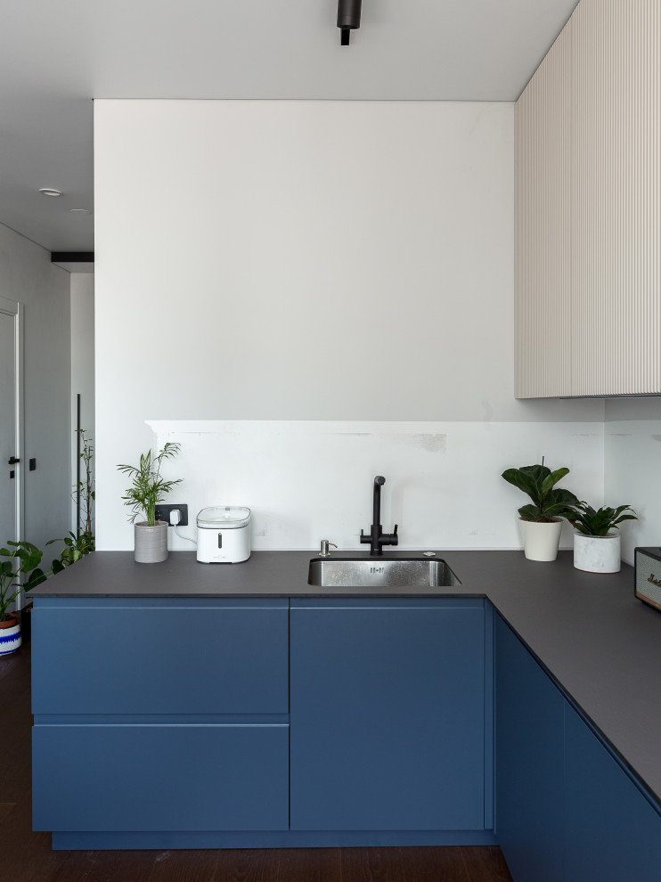 Синяя кухня и шкаф ЖК Преображение