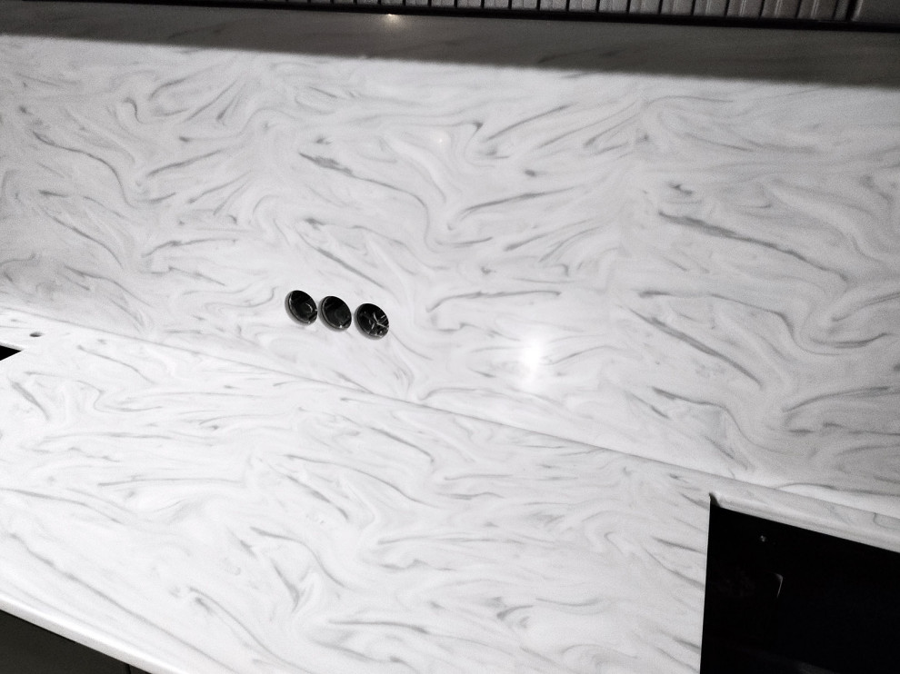 Кухонный остров и столешница со стеновой из камня Grandex