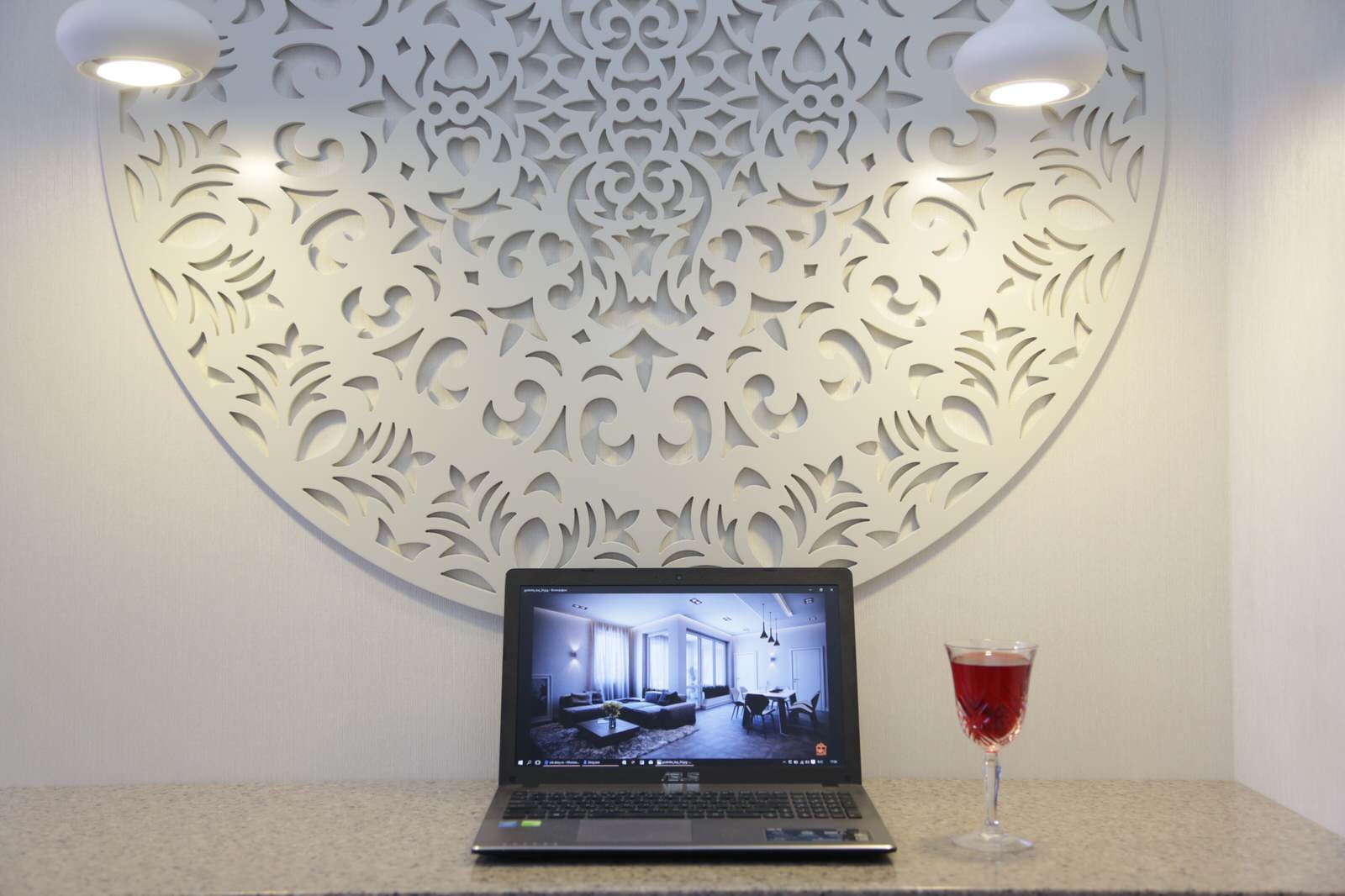 Пудровые оттенки и элегантная геометрия.