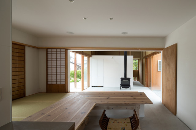 おかやまのいえ　ー里山や隣近所との繋がりを住み継ぐ家ー classique-salle-a-manger