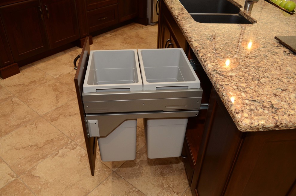 Kitchen - kitchen idea in Toronto