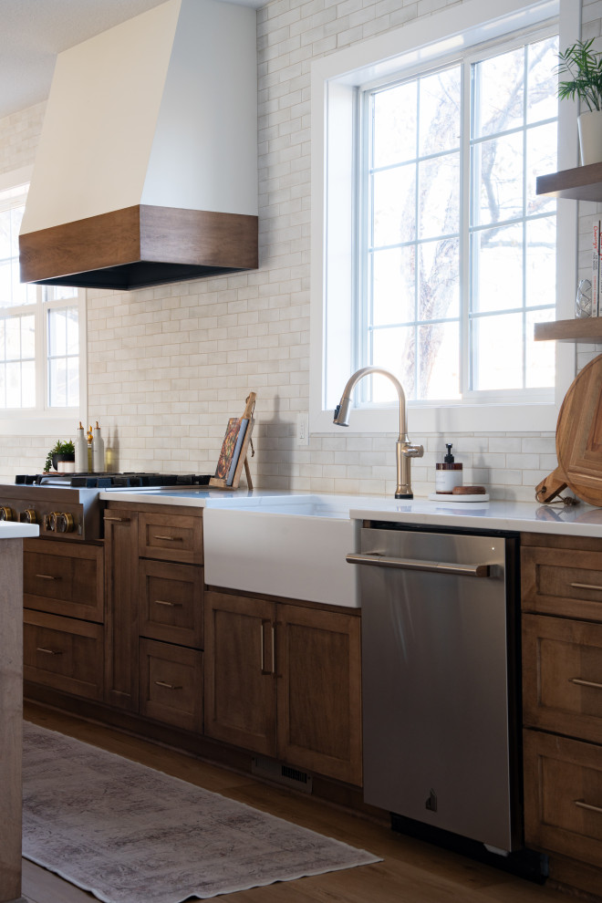 Example of a transitional kitchen design in Minneapolis