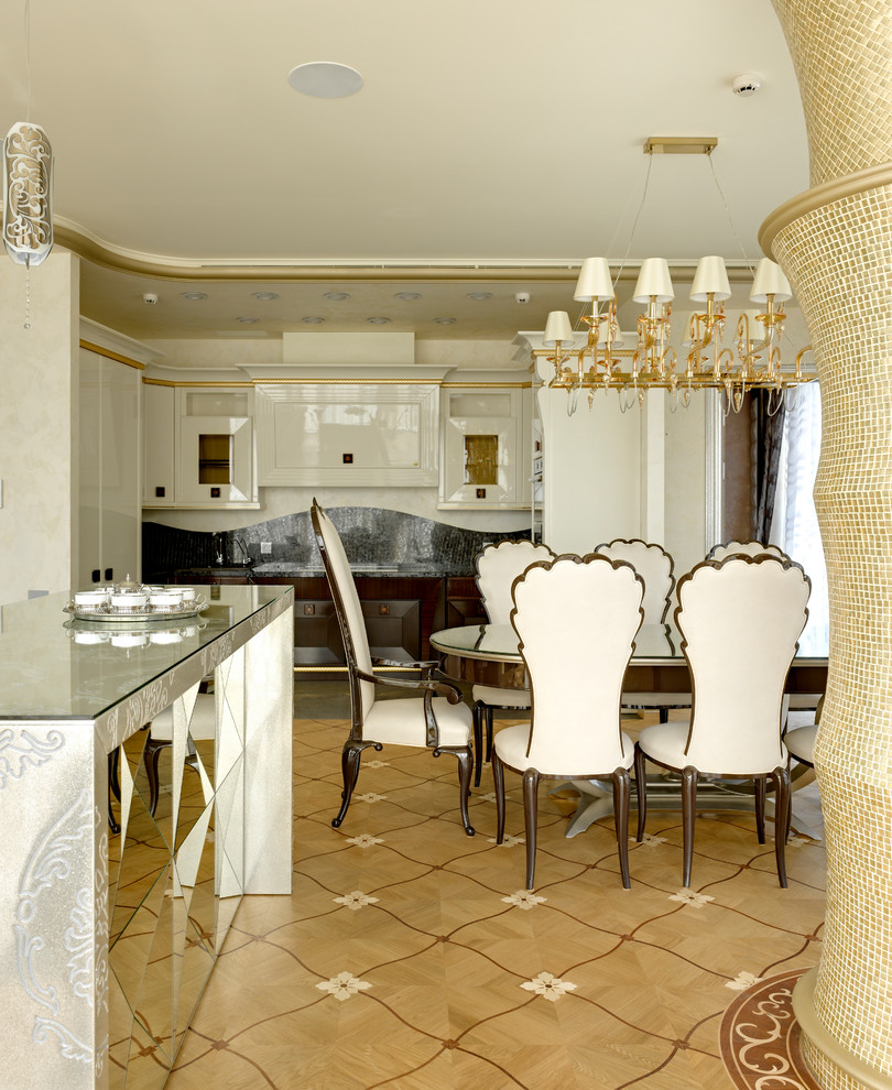 Transitional dining room in Moscow.