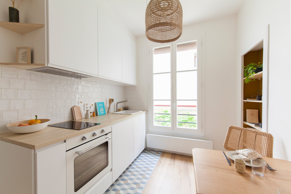 Small scandinavian single-wall open plan kitchen in Paris with a single-bowl sink, laminate benchtops, white splashback, white appliances and no island.