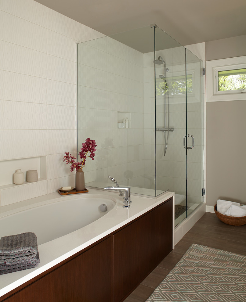 Inspiration for a mid-sized midcentury master bathroom in Portland with an undermount sink, furniture-like cabinets, white cabinets, quartzite benchtops, an undermount tub, an open shower, a one-piece toilet, white tile, ceramic tile, porcelain floors and beige walls.