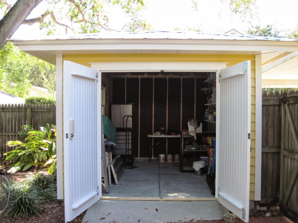 Inspiration for a traditional garden shed in Tampa.