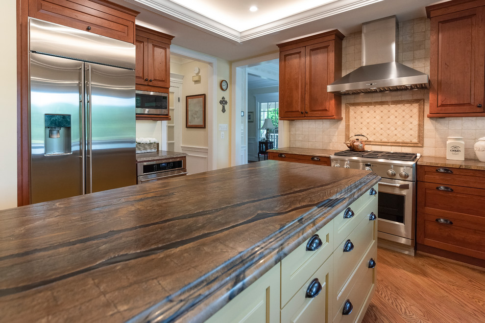 Example of a transitional kitchen design in DC Metro
