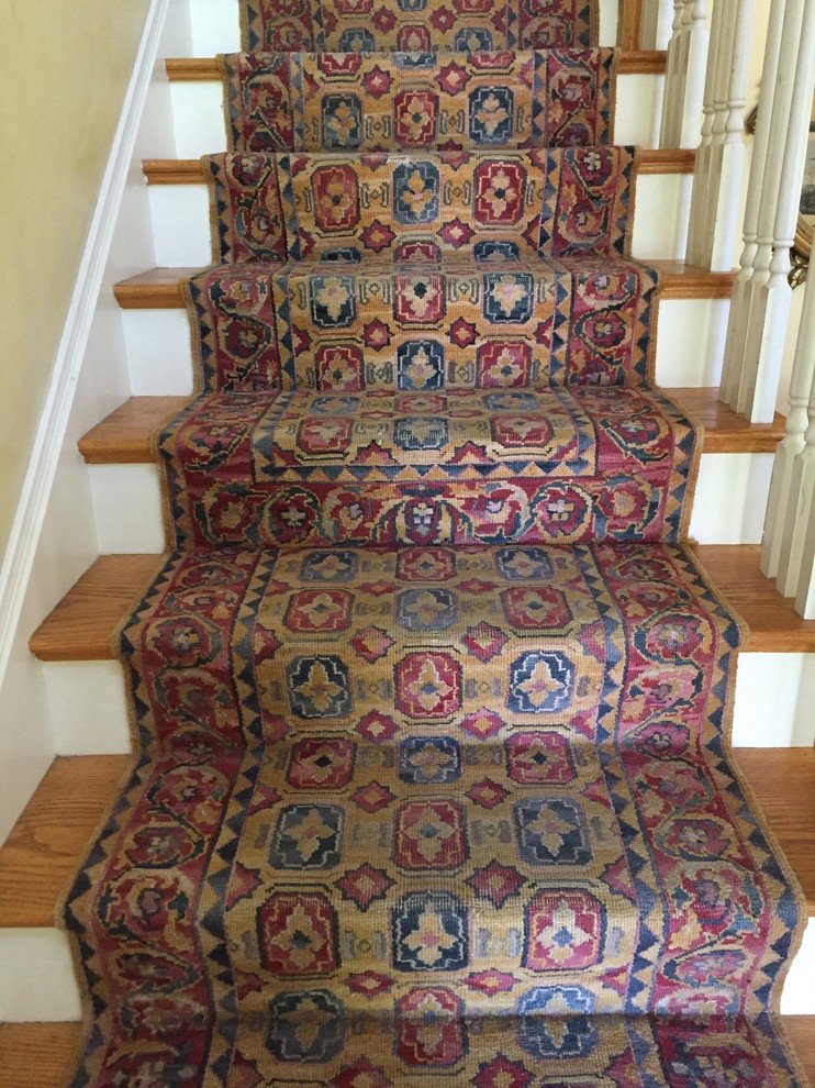 Replacing stair runner: should stripes go vertical or horizontal?