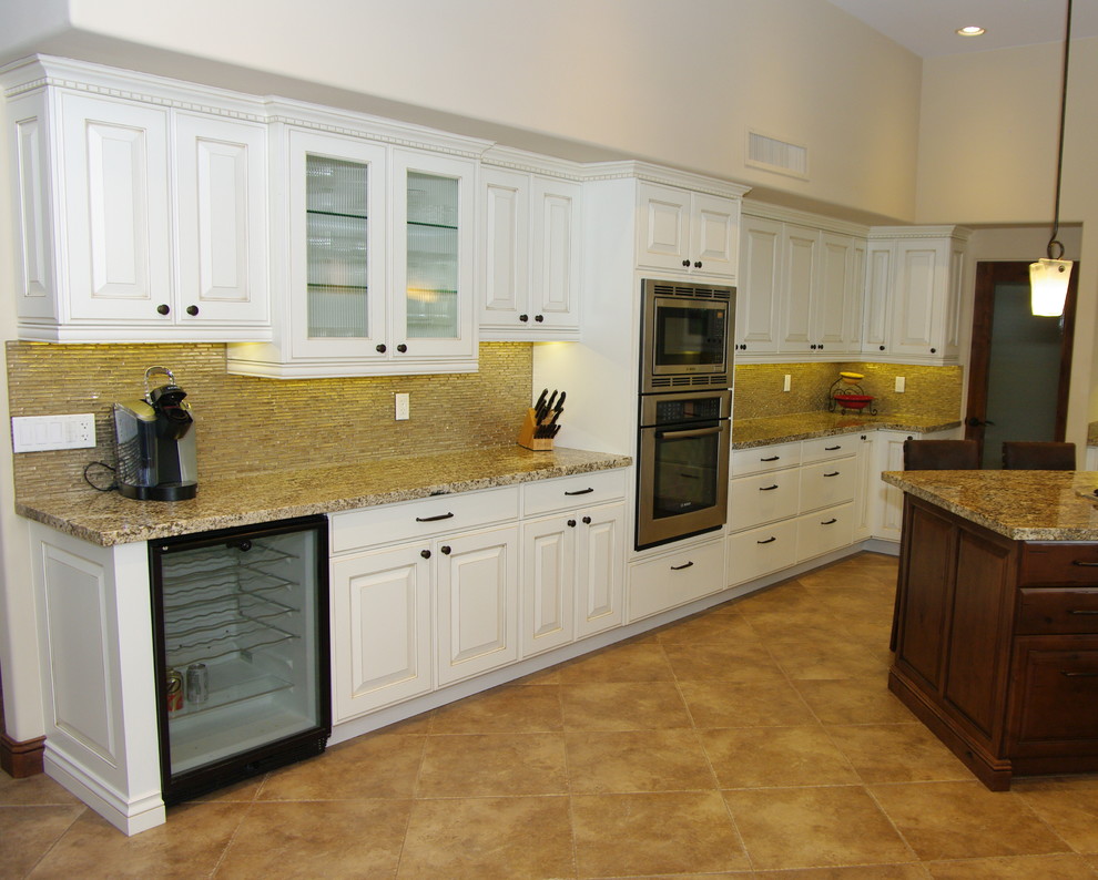 Photo of an expansive transitional kitchen in Phoenix.