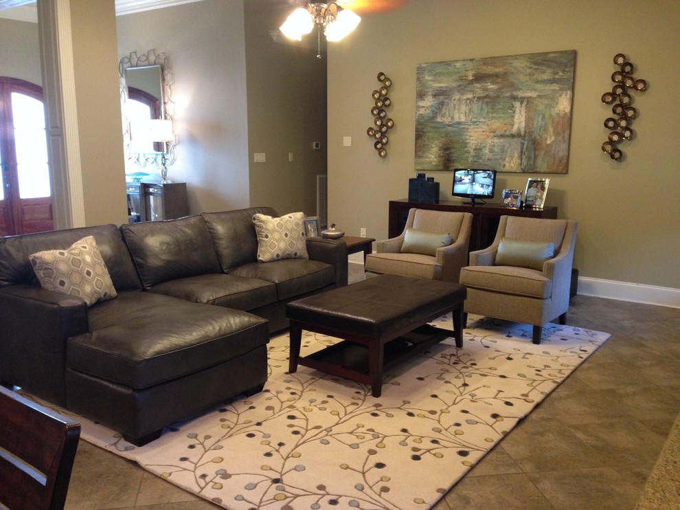 Photo of a transitional living room in Tampa.
