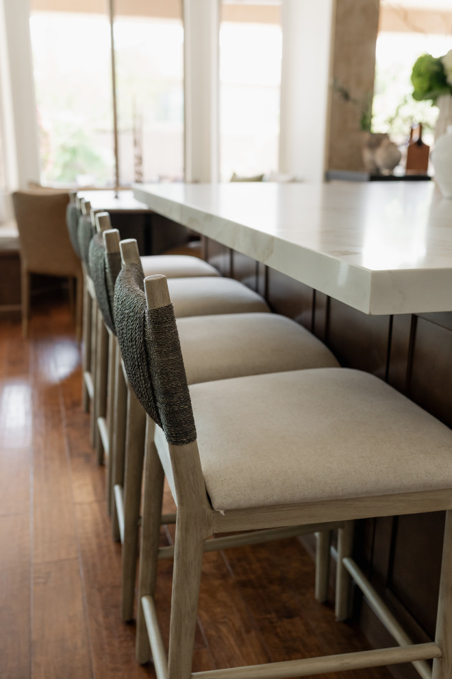 Transitional home design photo in Phoenix