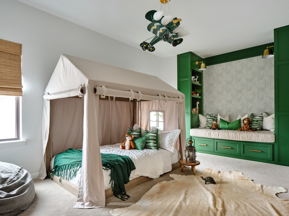 На фото: детская среднего размера в стиле неоклассика (современная классика) с спальным местом, белыми стенами, ковровым покрытием, серым полом и обоями на стенах для ребенка от 1 до 3 лет, мальчика