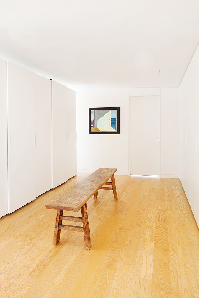 Inspiration for a midcentury mudroom in Philadelphia with white walls, light hardwood floors and a single front door.
