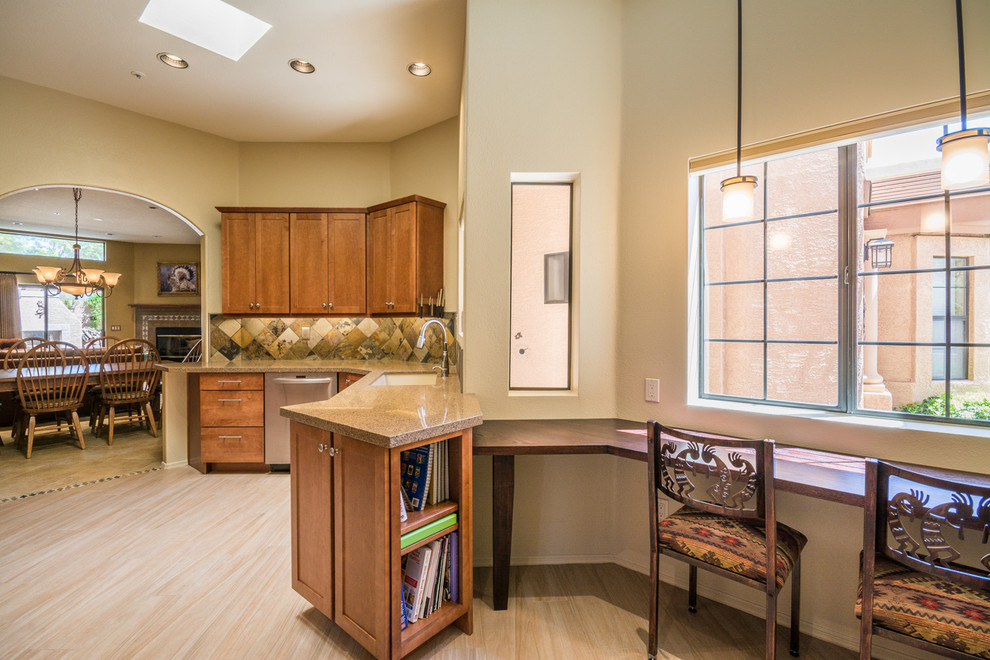 Example of a transitional home design design in Phoenix