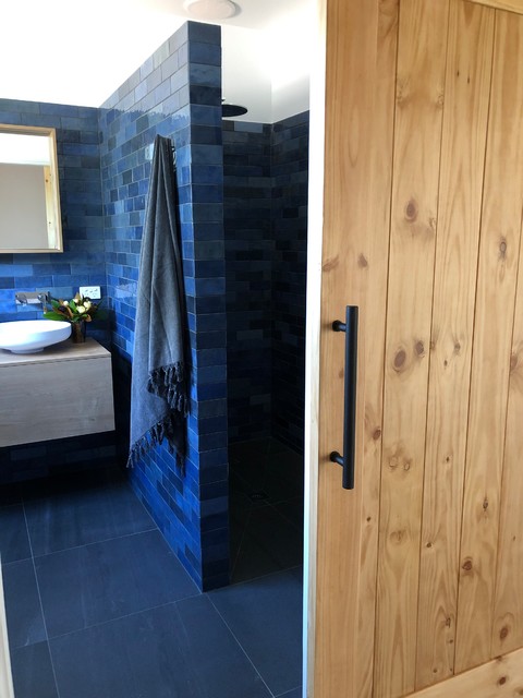 Blue Ensuite contemporary-badrum