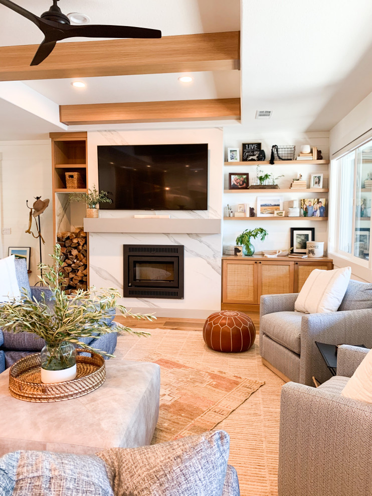 This is an example of a mid-sized country family room in Sacramento.