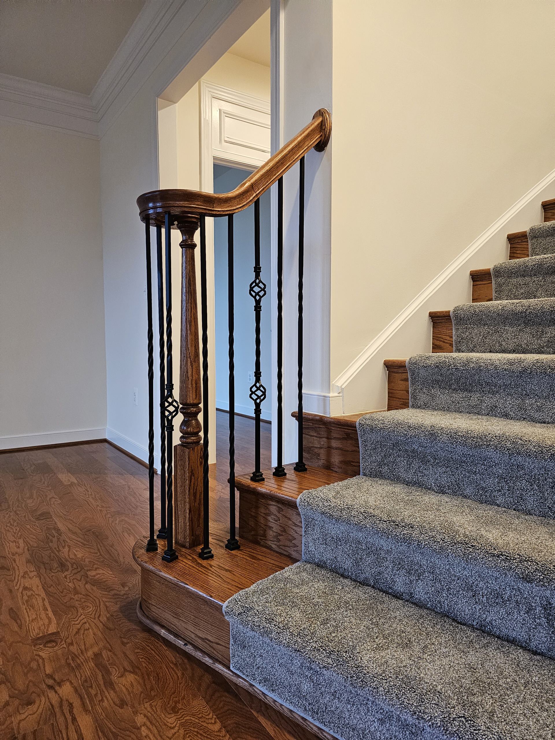 128_Grand Entryway Elliptical Staircase, Nokesville, VA 20181