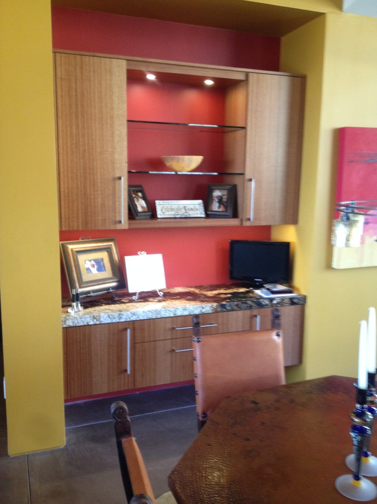 Example of a mid-sized transitional home design design in Phoenix