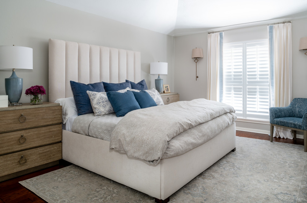 Home design - transitional home design idea in Houston