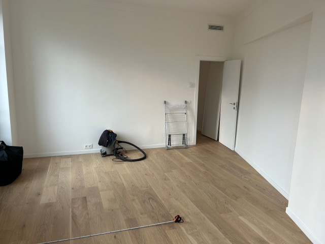 Triangular bedroom layout 