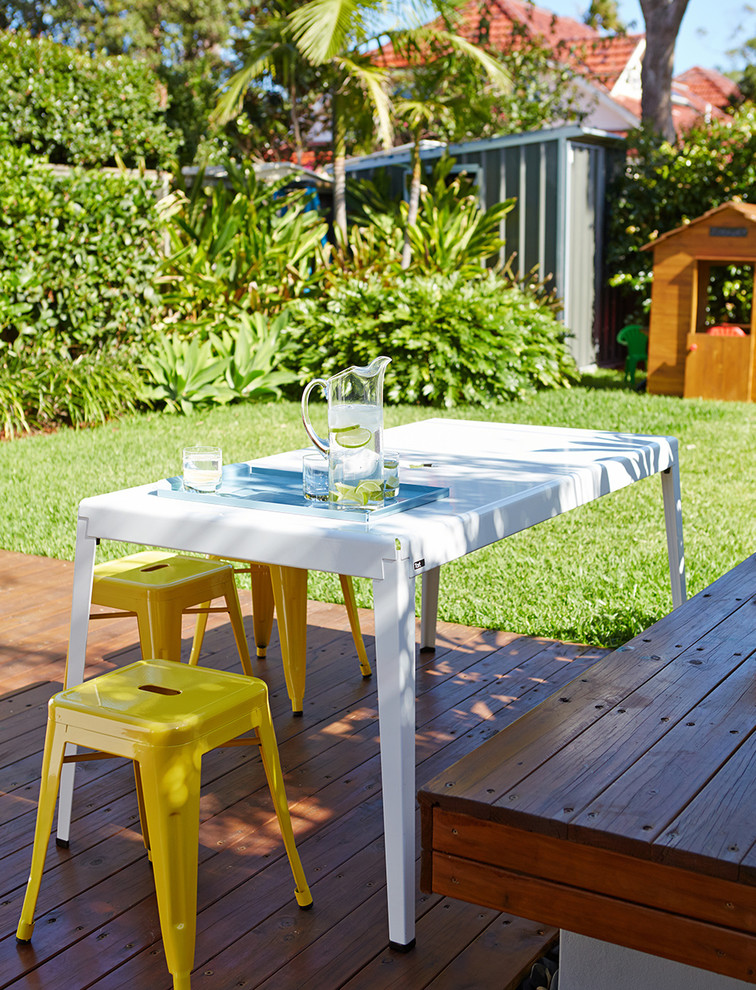 Mid-sized contemporary backyard deck in Sydney.