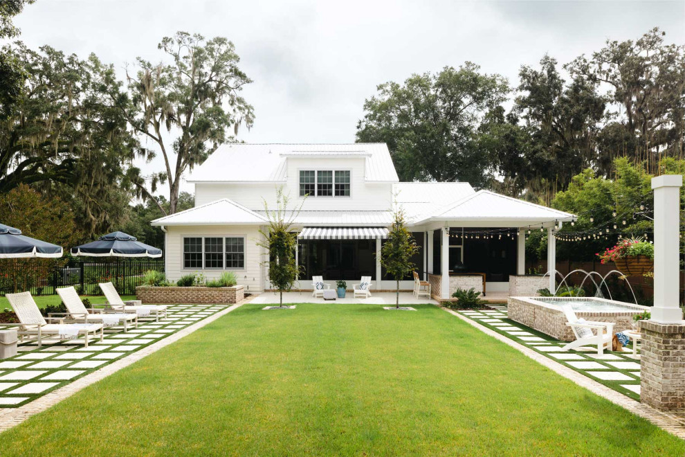 Inspiration for a large contemporary two-storey white house exterior in Orlando with a white roof.