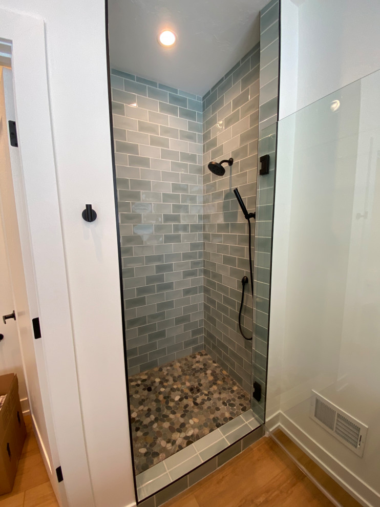 Example of a transitional bathroom design in Grand Rapids