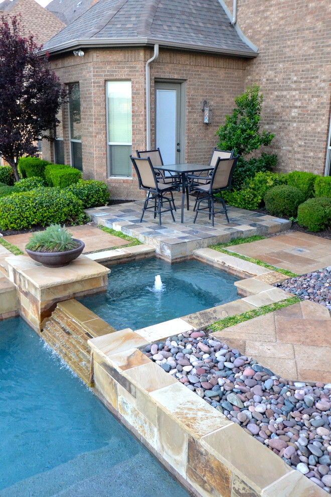 Transitional pool in Dallas.