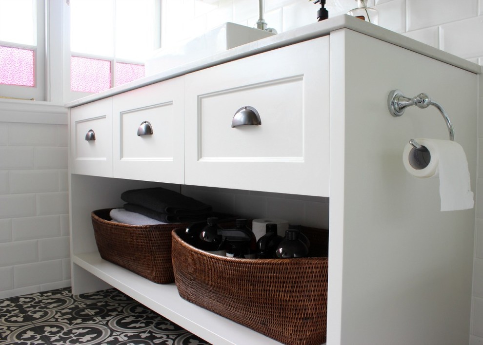 Photo of a contemporary bathroom in Brisbane.