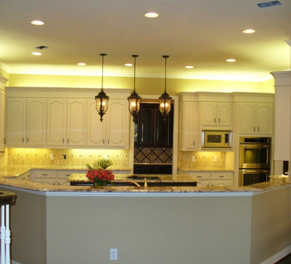 Kitchens with Islands Craftsman Kitchen Dallas by Aloha Design