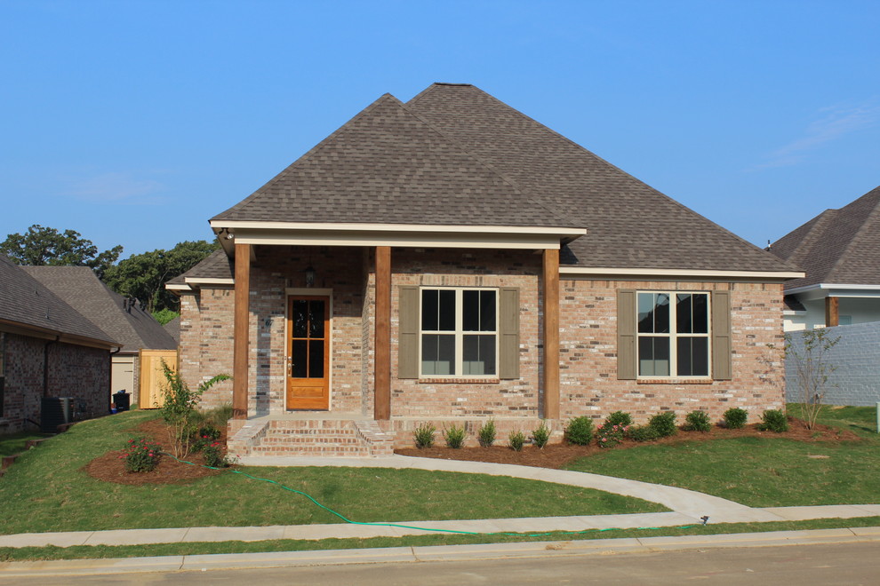 Home design - transitional home design idea in Jackson