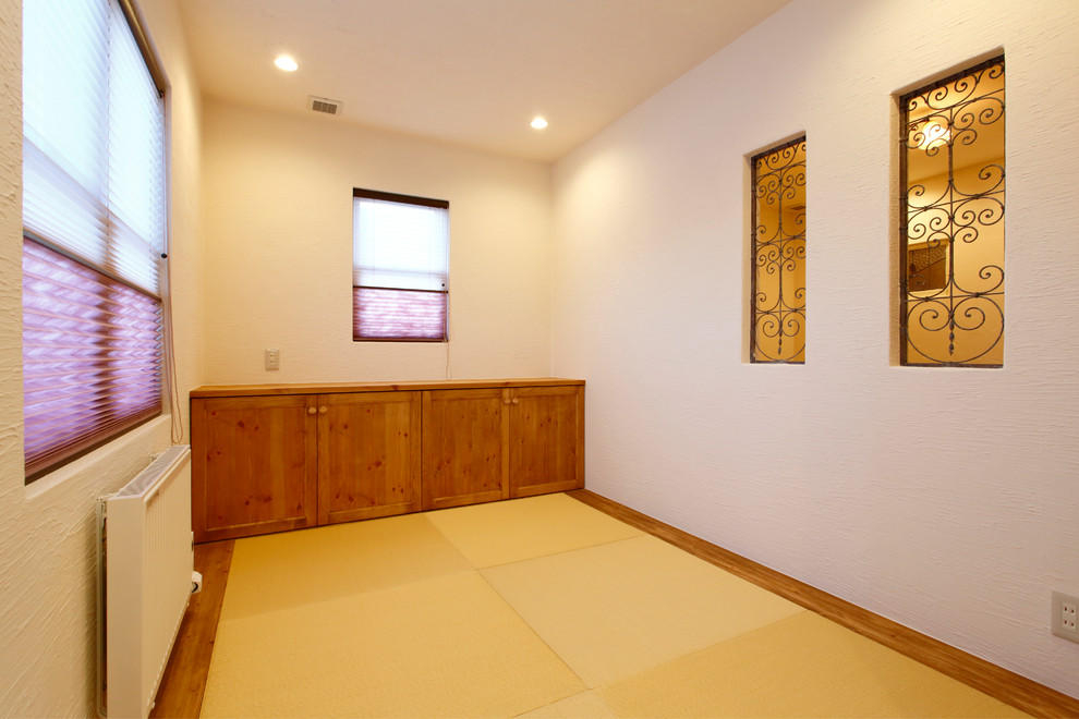 他の地域にあるおしゃれなファミリールームの写真