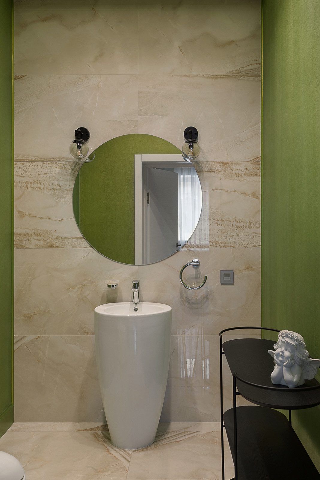 Дом семьи с двумя детьми