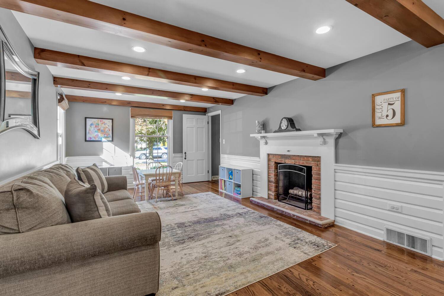 Living Room with no visual clutter