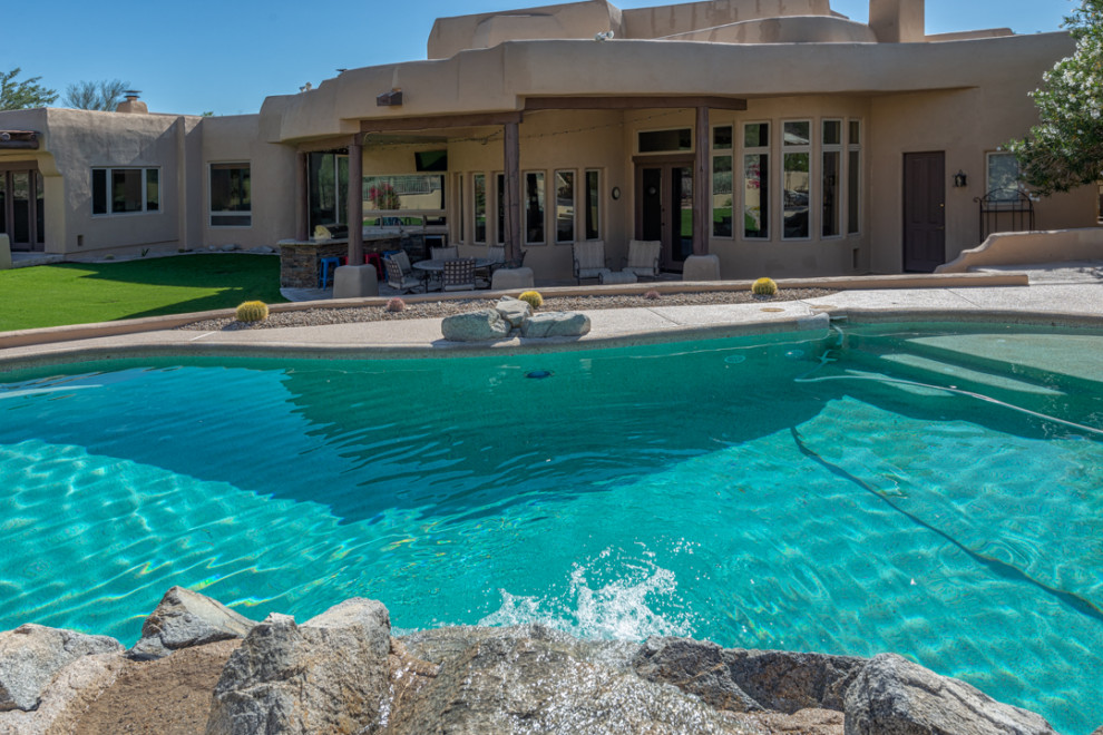 Example of a southwest home design design in Phoenix