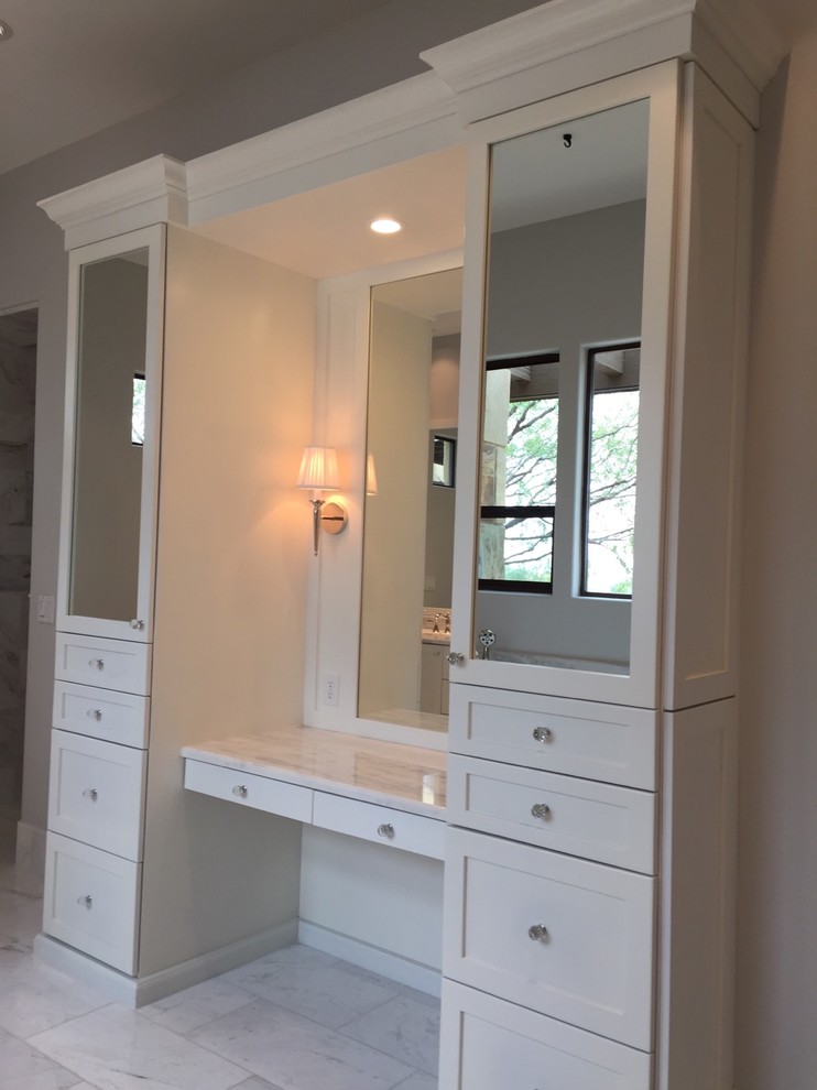Transitional home design photo in Phoenix