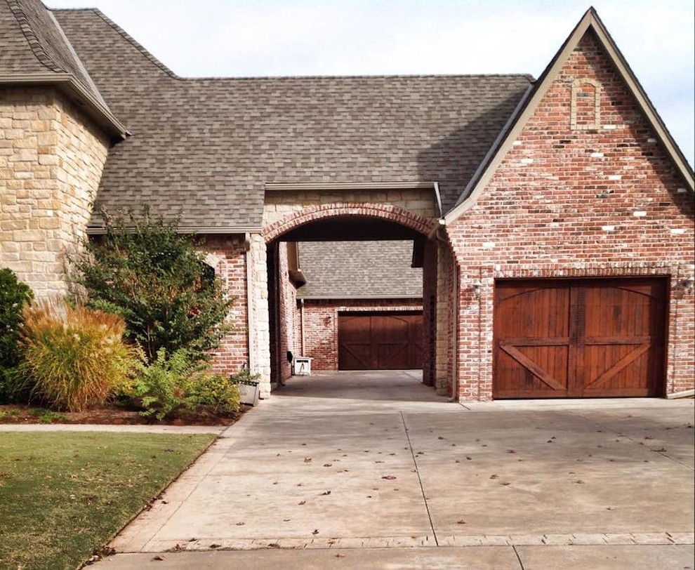 Large attached three-car garage in Oklahoma City.