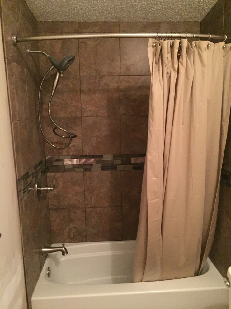 Inspiration for a mid-sized transitional kids' brown tile and porcelain tile alcove bathtub remodel