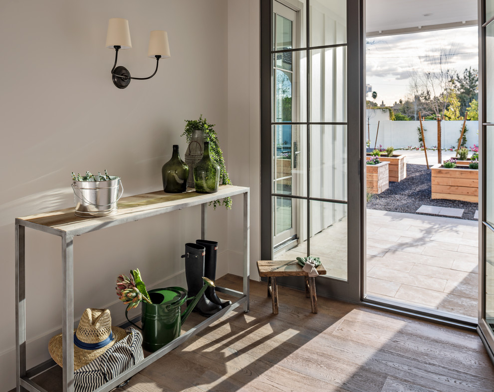 Example of a transitional entryway design in Phoenix